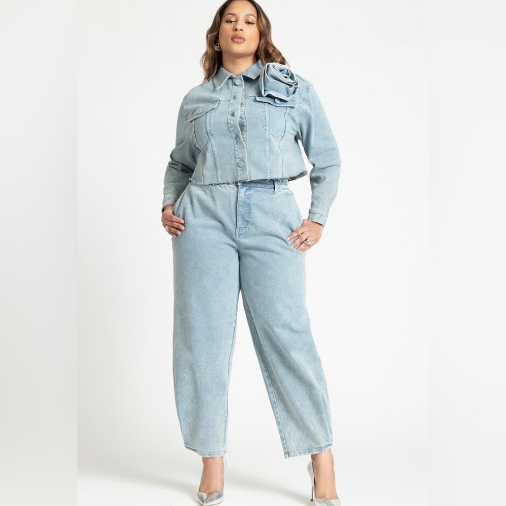 Eloquii Slouchy Distressed Denim Jean NWT Size 16 - Picture 4 of 7